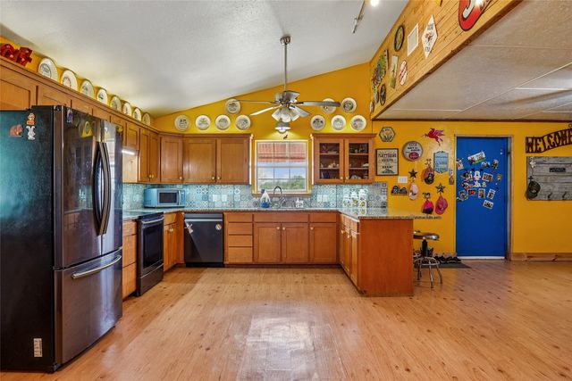 1406 N Johnson Loop, Montague, TX 76251