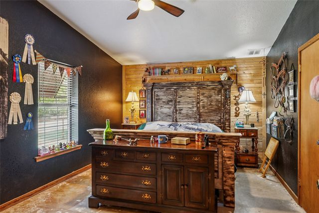 1406 N Johnson Loop, Montague, TX 76251