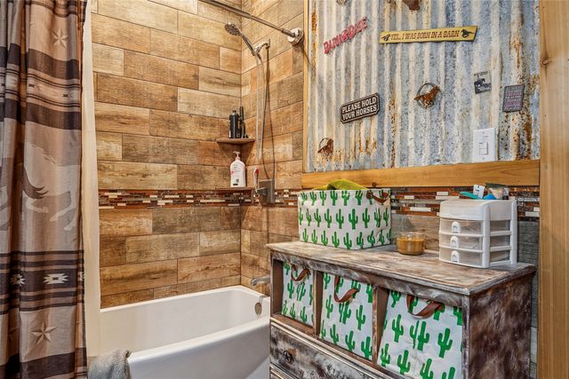 1406 N Johnson Loop, Montague, TX 76251