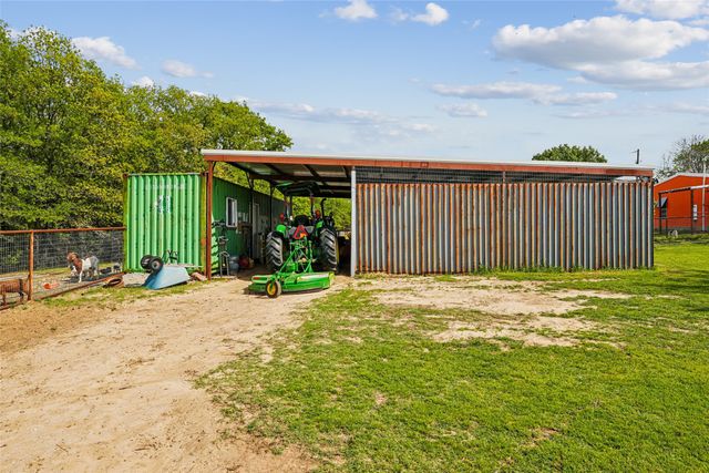 1406 N Johnson Loop, Montague, TX 76251