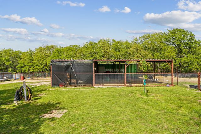 1406 N Johnson Loop, Montague, TX 76251