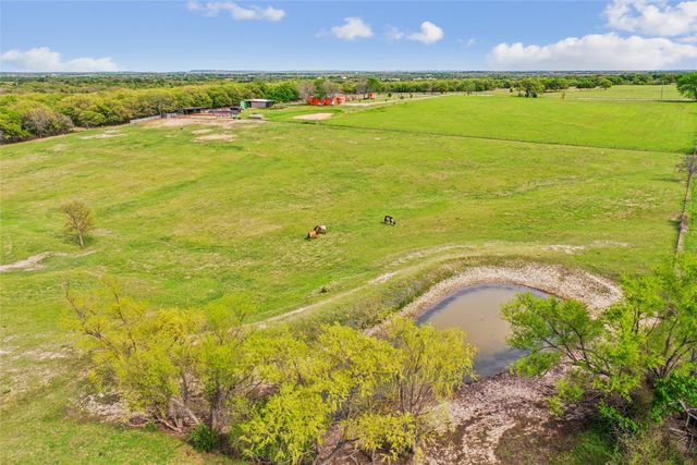1406 N Johnson Loop, Montague, TX 76251