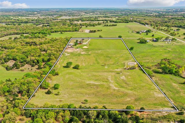 1406 N Johnson Loop, Montague, TX 76251