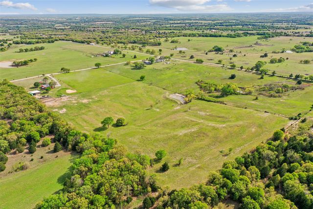 1406 N Johnson Loop, Montague, TX 76251