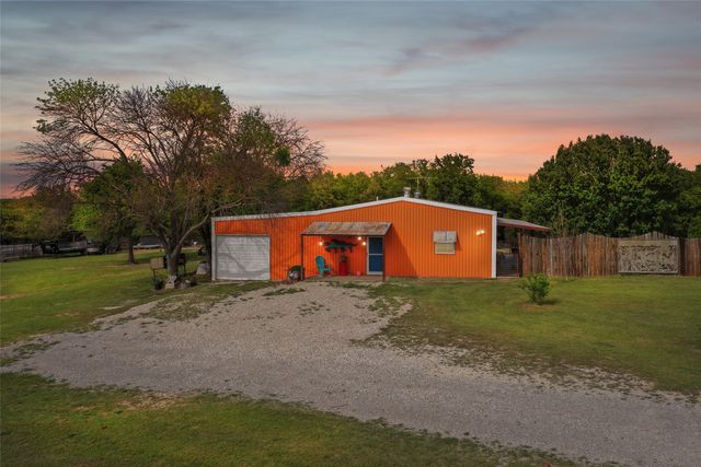 1406 N Johnson Loop, Montague, TX 76251