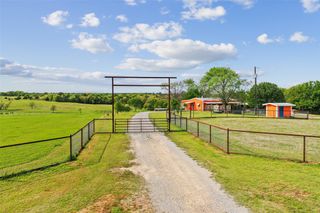1406 N Johnson Loop, Montague, TX 76251