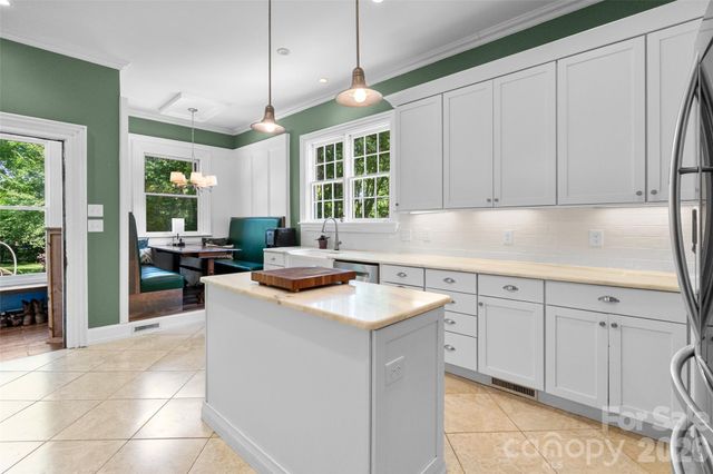 8 College Street, York, SC 29745
