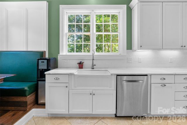 8 College Street, York, SC 29745