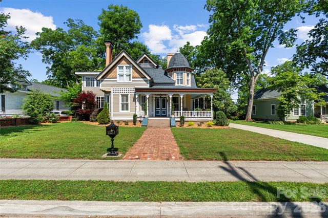 8 College Street, York, SC 29745