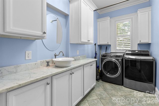 8 College Street, York, SC 29745