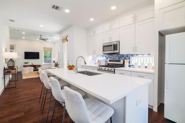 3911 Duval ST 2, Austin, TX 78751