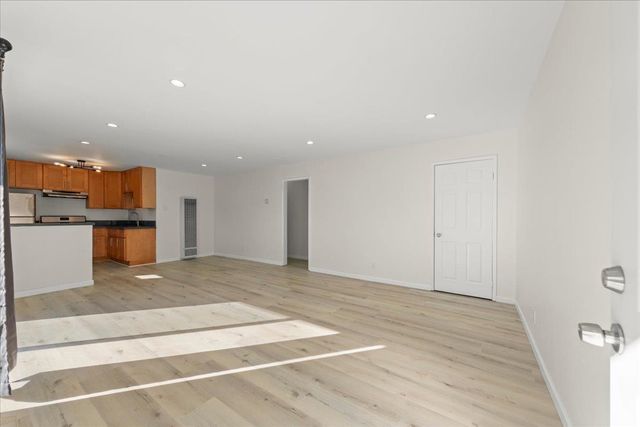 2216 23rd St, Oakland, CA 94606