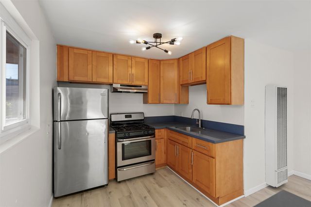 2216 23rd St, Oakland, CA 94606