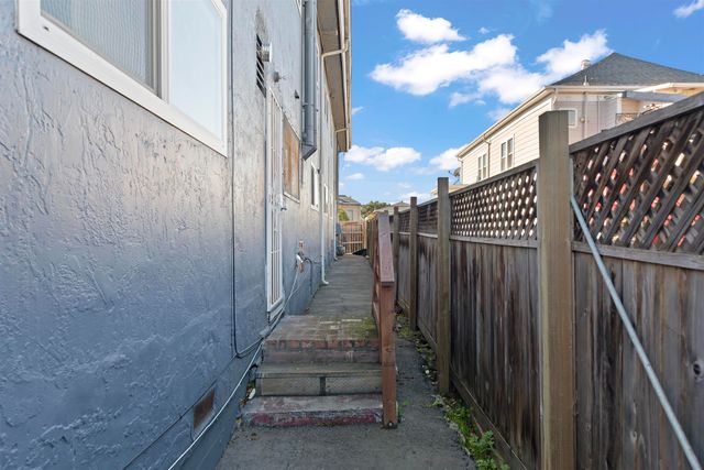 2216 23rd St, Oakland, CA 94606
