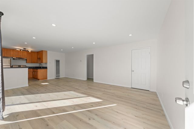 2216 23rd St, Oakland, CA 94606