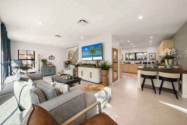 151 NE 43rd St, Miami, FL 33137