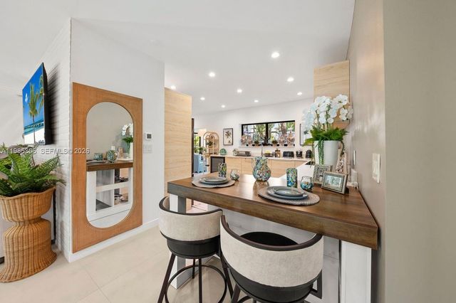 151 NE 43rd St, Miami, FL 33137