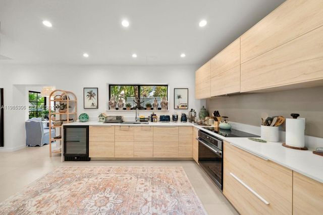 151 NE 43rd St, Miami, FL 33137