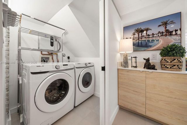 151 NE 43rd St, Miami, FL 33137