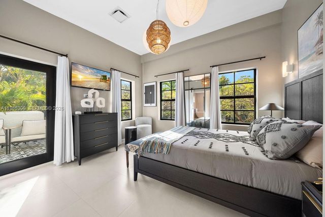 151 NE 43rd St, Miami, FL 33137