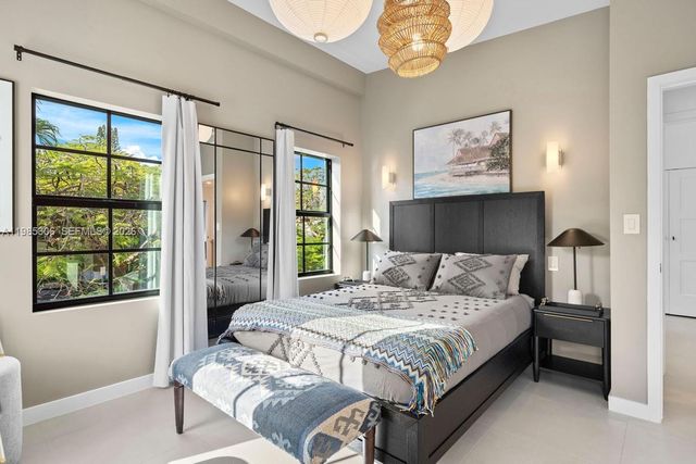 151 NE 43rd St, Miami, FL 33137