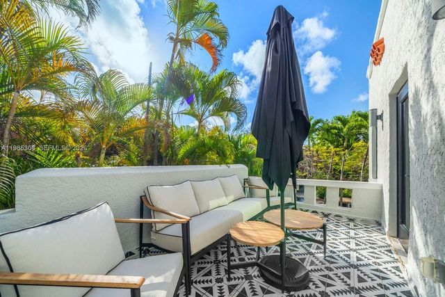 151 NE 43rd St, Miami, FL 33137