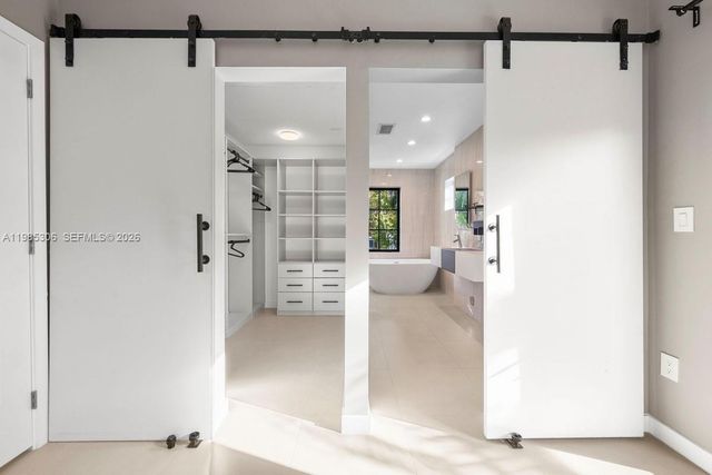 151 NE 43rd St, Miami, FL 33137