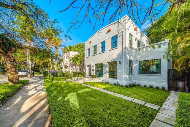 151 NE 43rd St, Miami, FL 33137