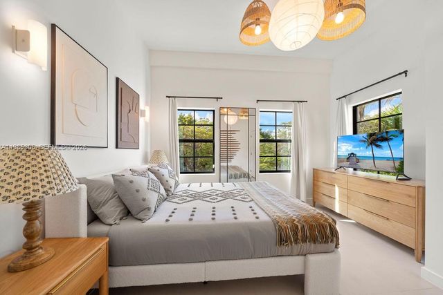 151 NE 43rd St, Miami, FL 33137