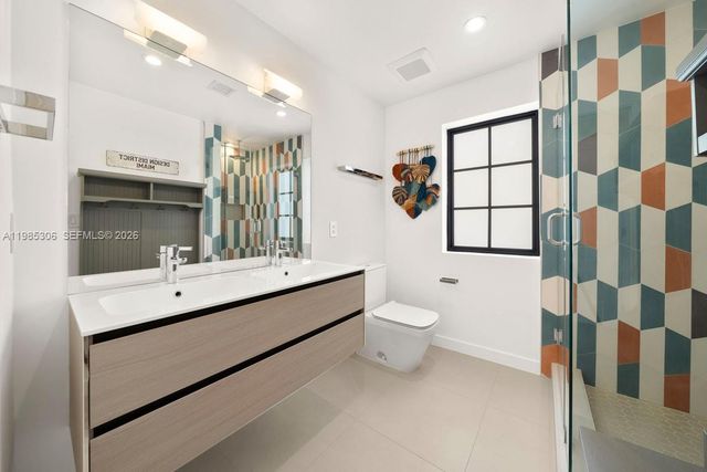 151 NE 43rd St, Miami, FL 33137