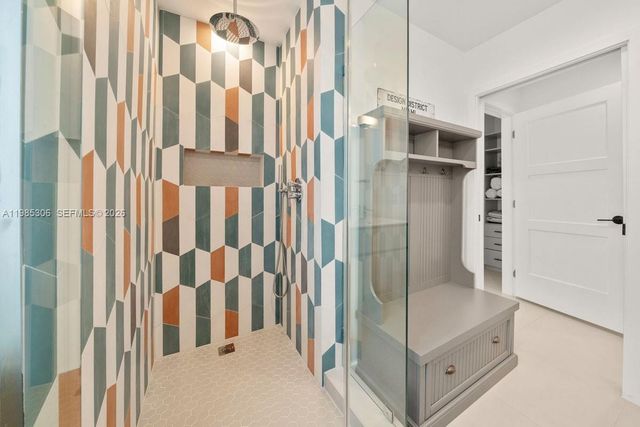 151 NE 43rd St, Miami, FL 33137