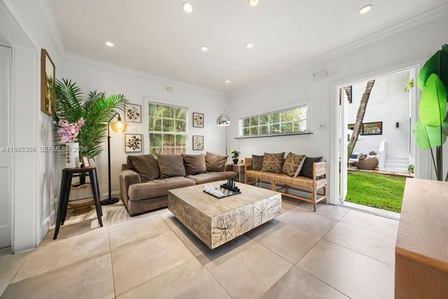 151 NE 43rd St, Miami, FL 33137