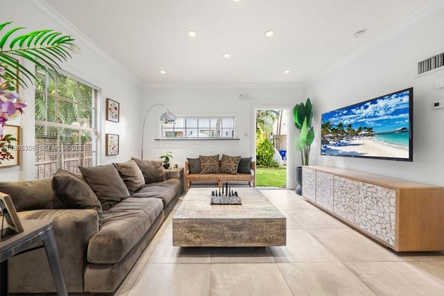 151 NE 43rd St, Miami, FL 33137