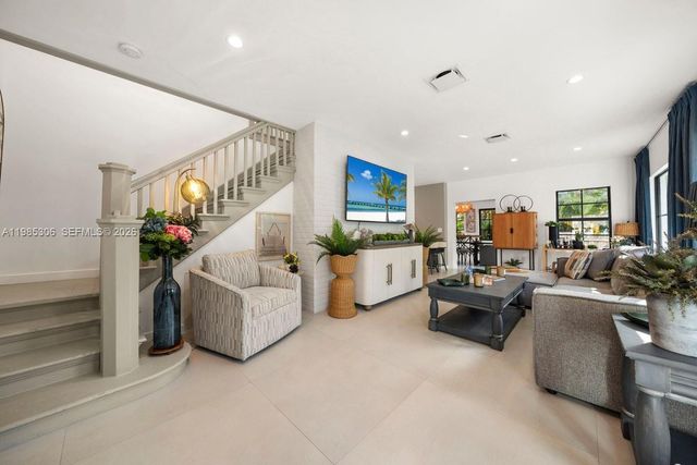 151 NE 43rd St, Miami, FL 33137