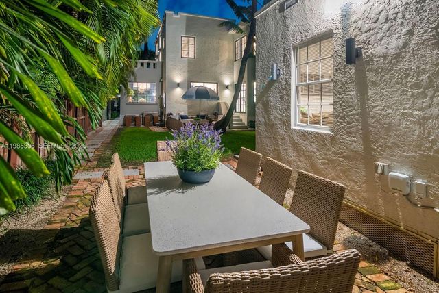 151 NE 43rd St, Miami, FL 33137