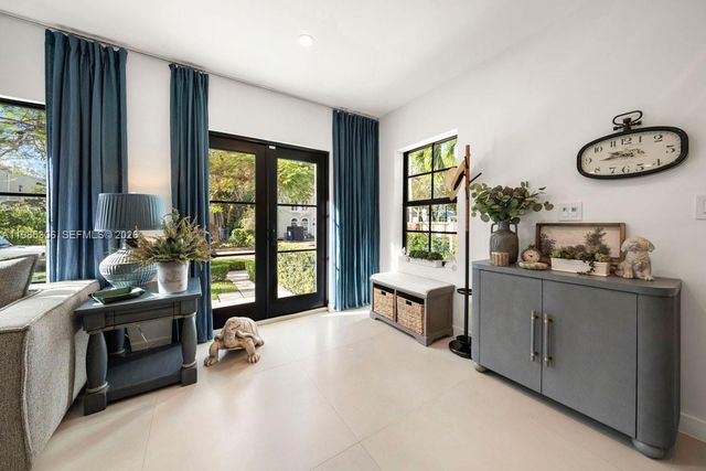 151 NE 43rd St, Miami, FL 33137