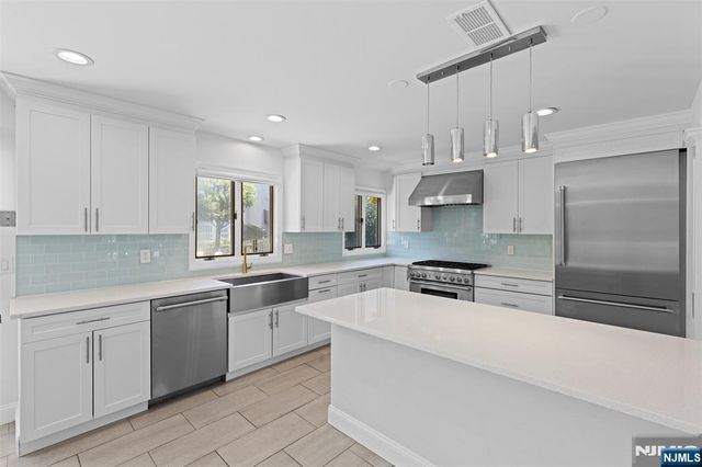 275 Alfred Avenue, Englewood Cliffs, NJ 07632