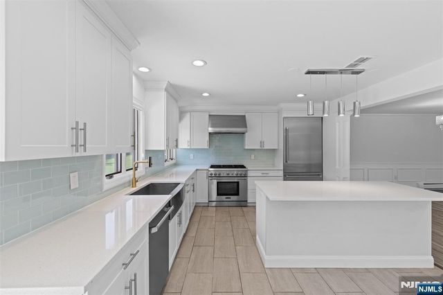 275 Alfred Avenue, Englewood Cliffs, NJ 07632
