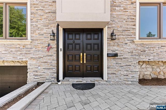 275 Alfred Avenue, Englewood Cliffs, NJ 07632