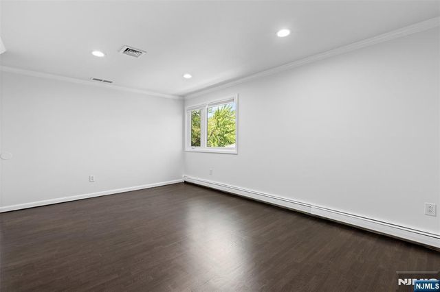 275 Alfred Avenue, Englewood Cliffs, NJ 07632