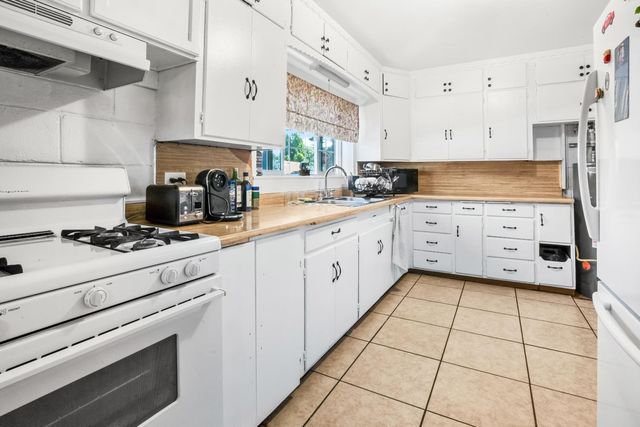 910 Marcia Ave, Yuba City, CA 95991