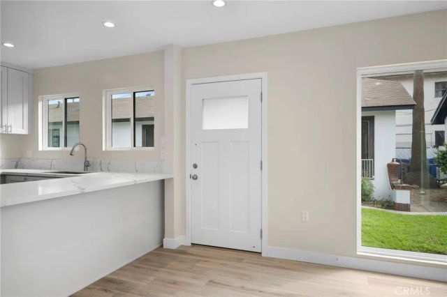 417 Riverdale Drive 417B, Glendale, CA 91204