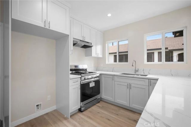 417 Riverdale Drive 417B, Glendale, CA 91204
