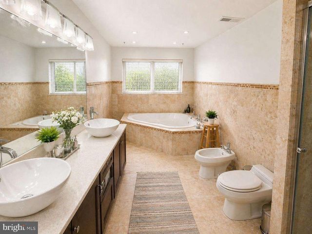 13 ROLLINGWOOD DR, Voorhees, NJ 08043