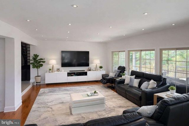 13 ROLLINGWOOD DR, Voorhees, NJ 08043