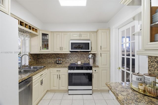 7511 Taylor Street, Hollywood, FL 33024