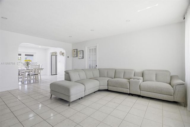 7511 Taylor Street, Hollywood, FL 33024