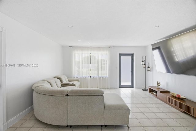 7511 Taylor Street, Hollywood, FL 33024