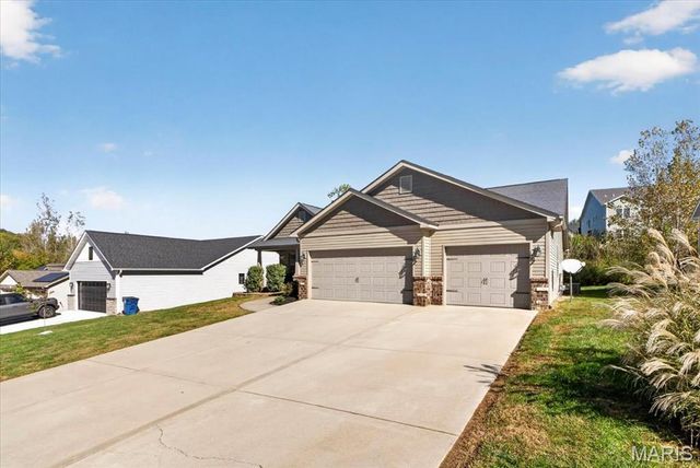 7986 Matterhorn Canyon Road, Caseyville, IL 62232