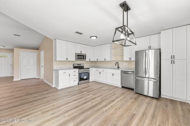 1565 KINGFISHER Boulevard, Orange Park, FL 32065